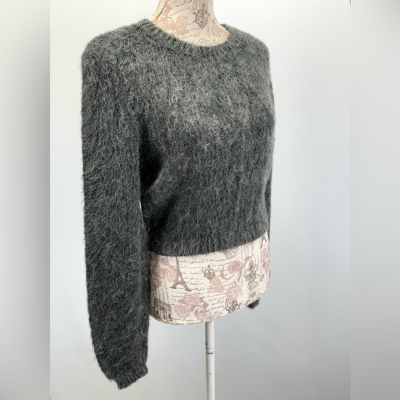 MODA INTERNATIONAL Gray fuzzy Crew Neck crop Sweater size S - Picture 8 of 12
